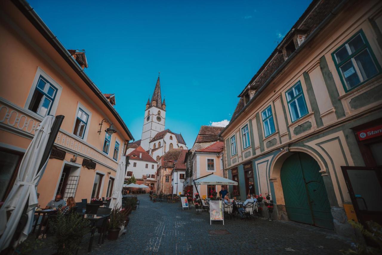 Authentic Old Town Retreat Apartment Sibiu Bagian luar foto